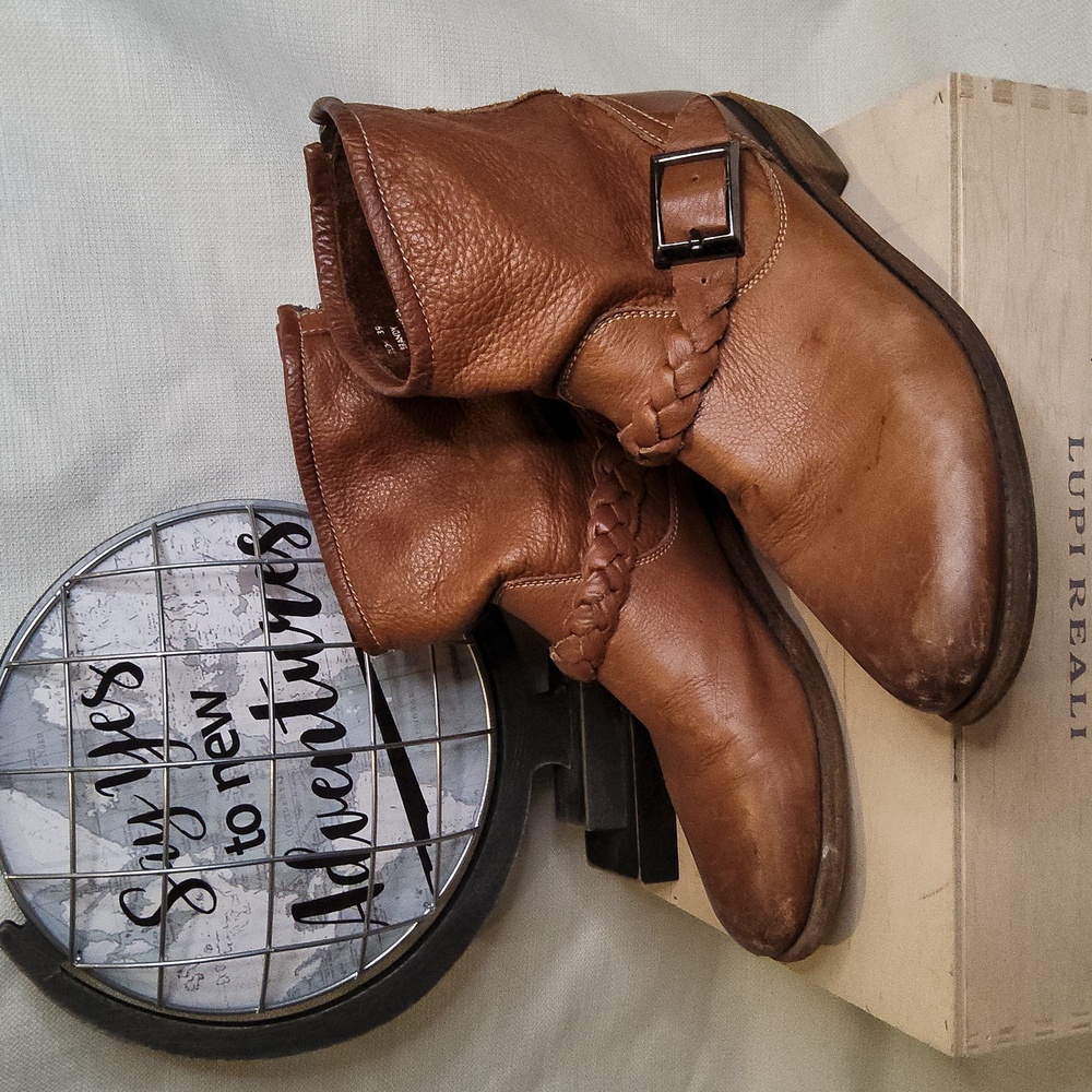 Blackstone brandy luggage leather pull on booties made in Indonesia 39 8 8.5